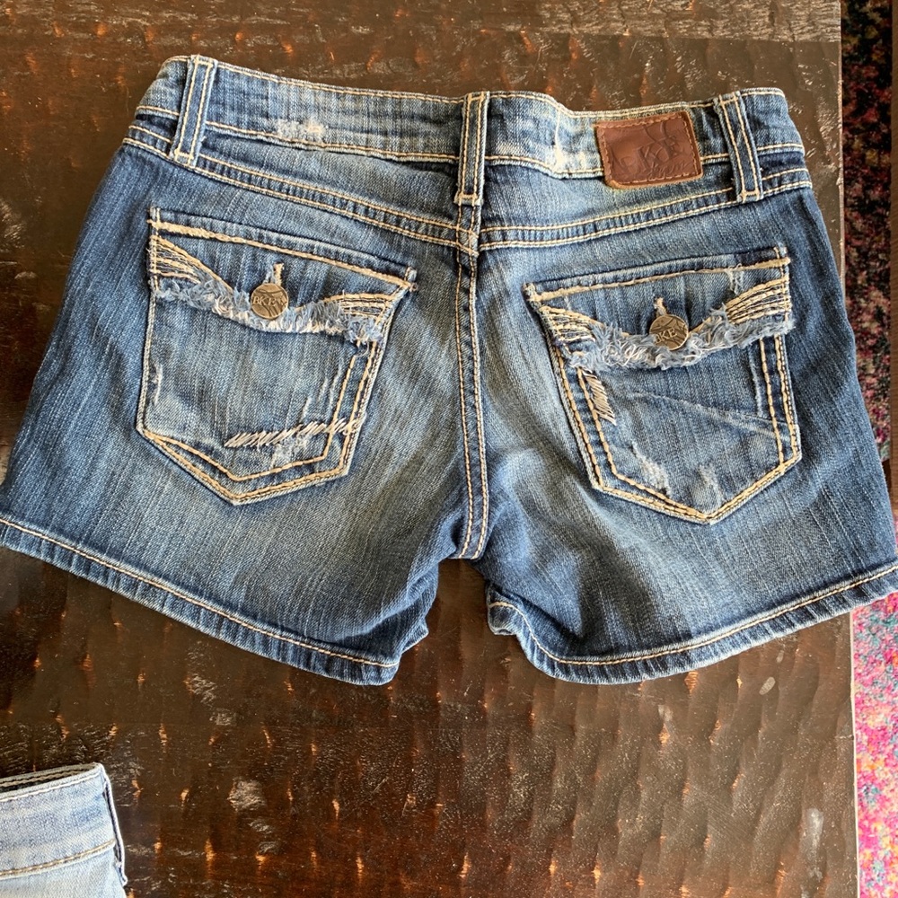 Buckle Sabrina flap pocket shorts